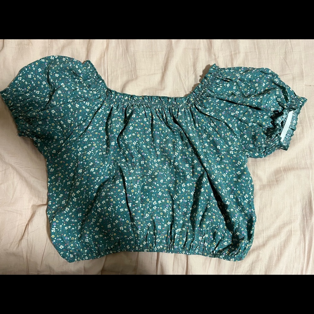 American Eagle cropped Blouse